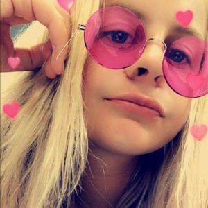 Meet your Posher, Addy